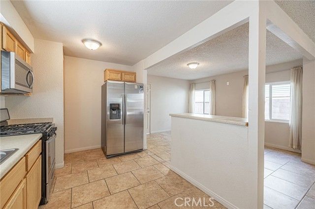 1156 W Avenue J14, Lancaster, CA 93534