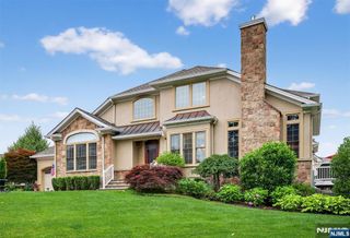 77 Windsor Lane, Ramsey, NJ 07446