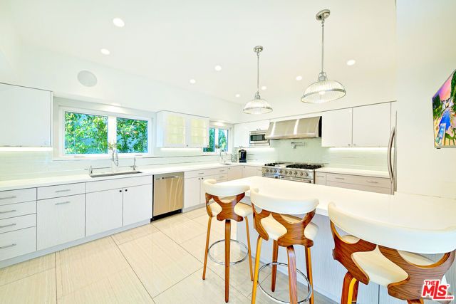 703 N Maple Drive, Beverly Hills, CA 90210