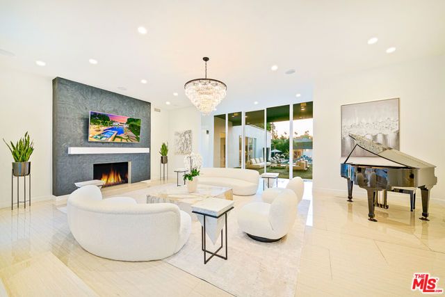 703 N Maple Drive, Beverly Hills, CA 90210