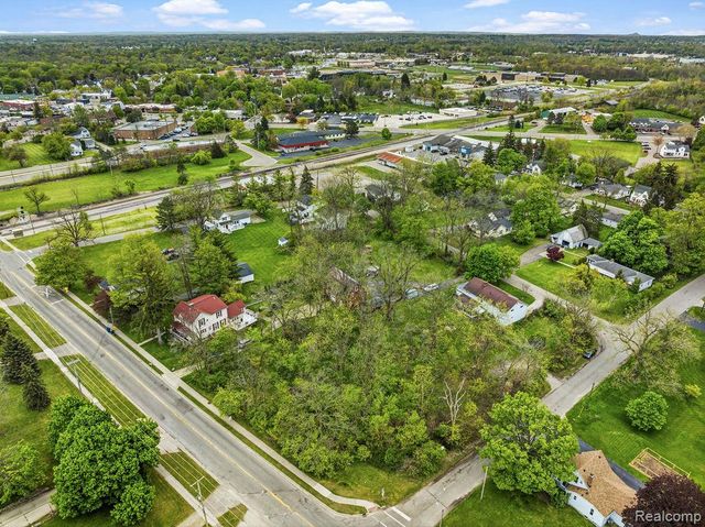 329 Reid Road, Grand Blanc, MI 48439