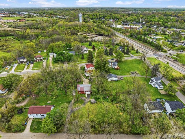 329 Reid Road, Grand Blanc, MI 48439