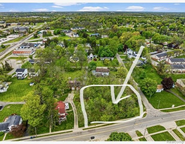 329 Reid Road, Grand Blanc, MI 48439
