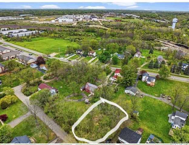 329 Reid Road, Grand Blanc, MI 48439