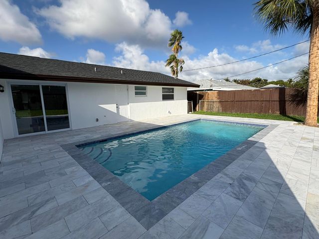 4318 Crestdale Street, Palm Beach Gardens, FL 33410