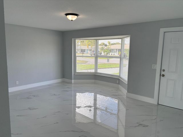 4318 Crestdale Street, Palm Beach Gardens, FL 33410