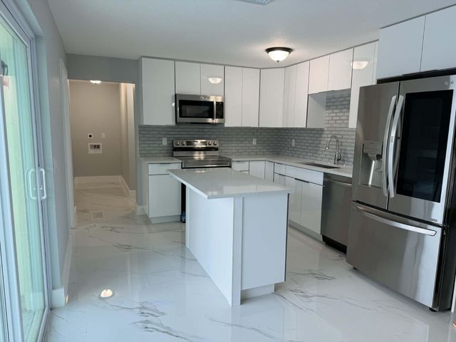 4318 Crestdale Street, Palm Beach Gardens, FL 33410