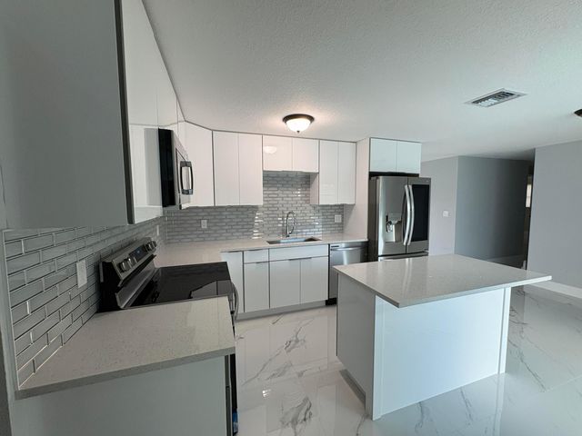 4318 Crestdale Street, Palm Beach Gardens, FL 33410