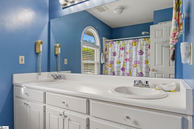 352 Round Ridge Road, Spartanburg, SC 29302