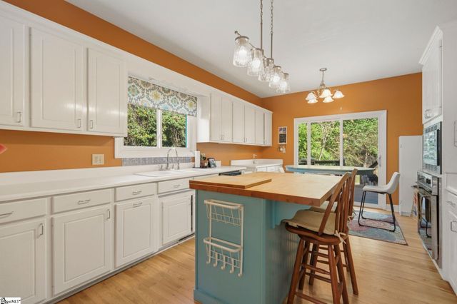 352 Round Ridge Road, Spartanburg, SC 29302