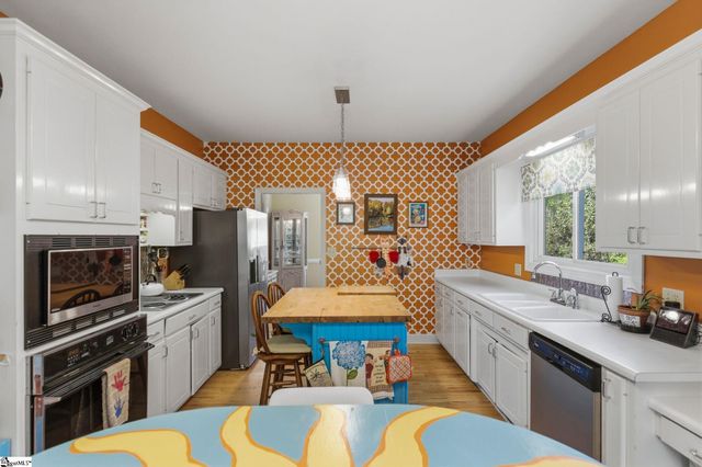 352 Round Ridge Road, Spartanburg, SC 29302