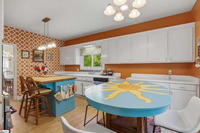 352 Round Ridge Road, Spartanburg, SC 29302