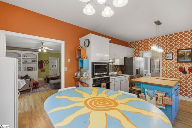 352 Round Ridge Road, Spartanburg, SC 29302