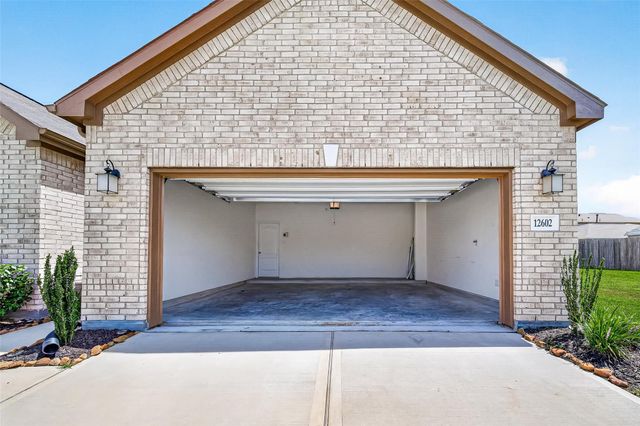 12602 Blue Jay Cove Lane, Houston, TX 77044