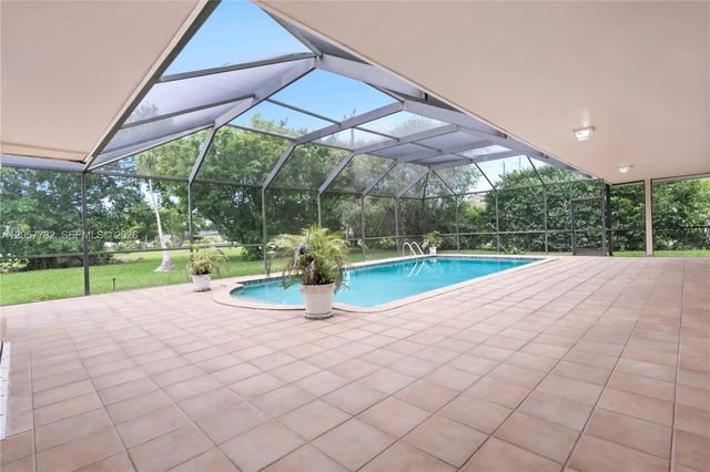 8010 SW 139th Ter, Palmetto Bay, FL 33158