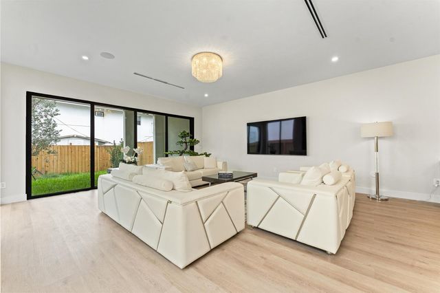1103 NE 16th Avenue, Fort Lauderdale, FL 33304
