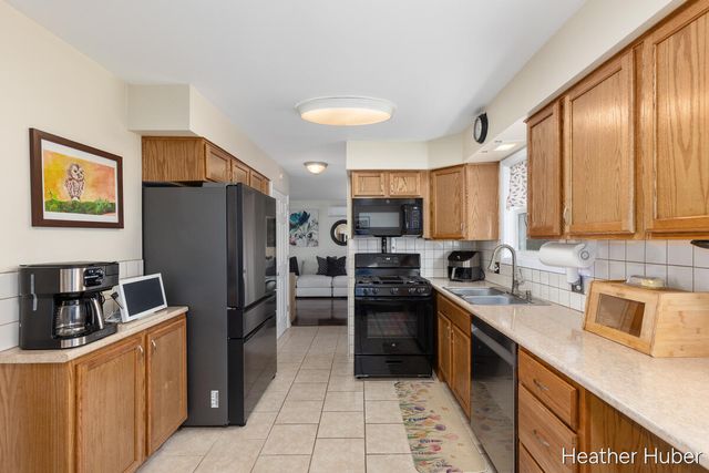 8314 Peachtree Avenue NE, Rockford, MI 49341