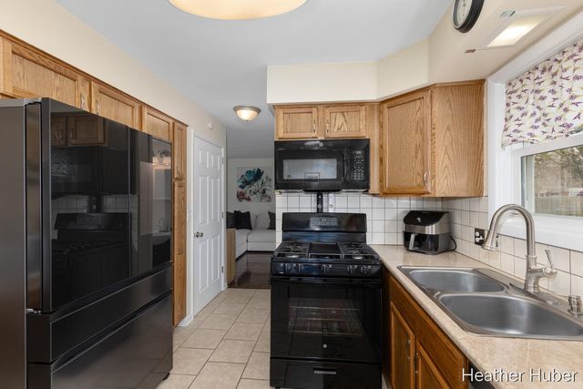 8314 Peachtree Avenue NE, Rockford, MI 49341