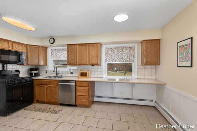 8314 Peachtree Avenue NE, Rockford, MI 49341