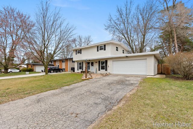 8314 Peachtree Avenue NE, Rockford, MI 49341