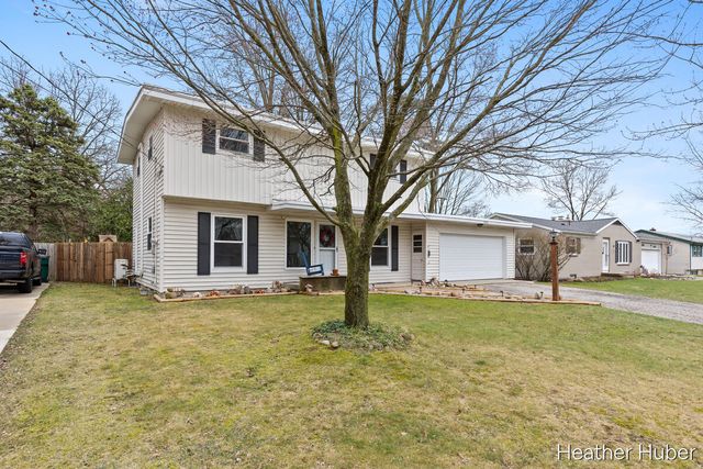 8314 Peachtree Avenue NE, Rockford, MI 49341