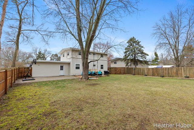 8314 Peachtree Avenue NE, Rockford, MI 49341