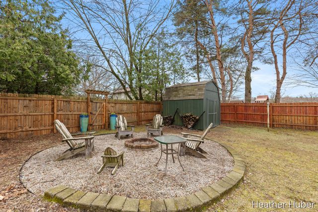 8314 Peachtree Avenue NE, Rockford, MI 49341