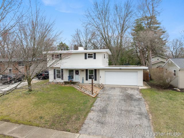 8314 Peachtree Avenue NE, Rockford, MI 49341