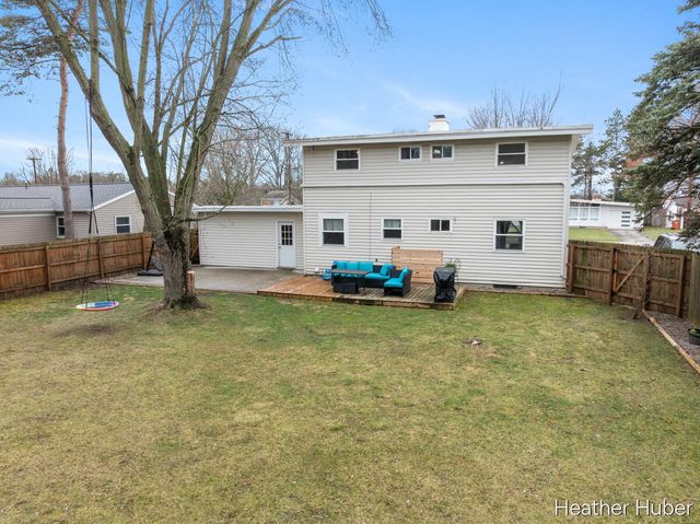 8314 Peachtree Avenue NE, Rockford, MI 49341
