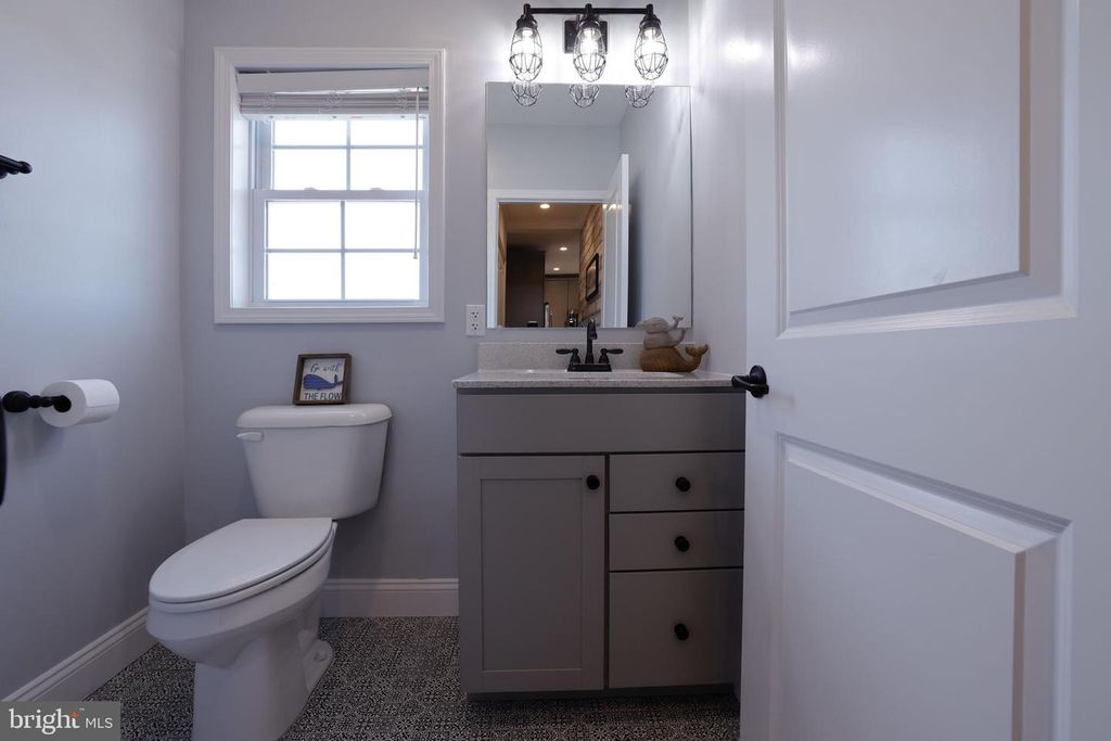 5 SANDS POINT RD, Waretown, NJ 08758