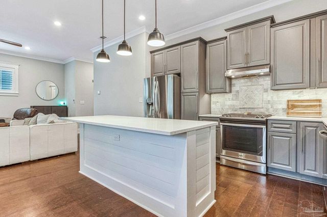 1360 N 10th Ave, Pensacola, FL 32506