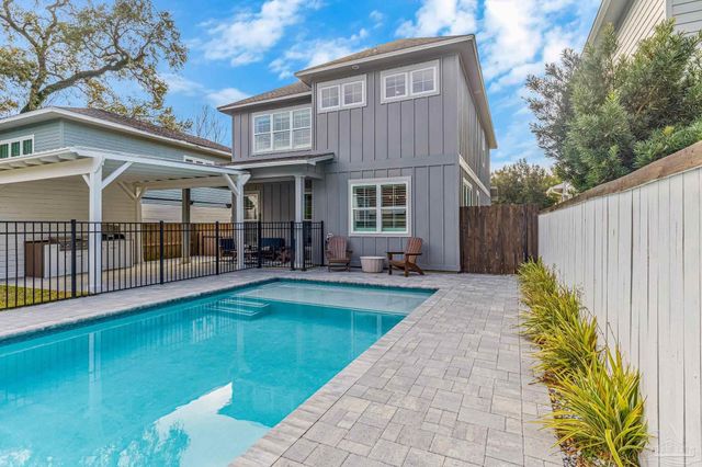 1360 N 10th Ave, Pensacola, FL 32506