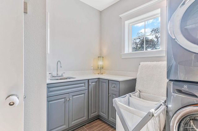 1360 N 10th Ave, Pensacola, FL 32506