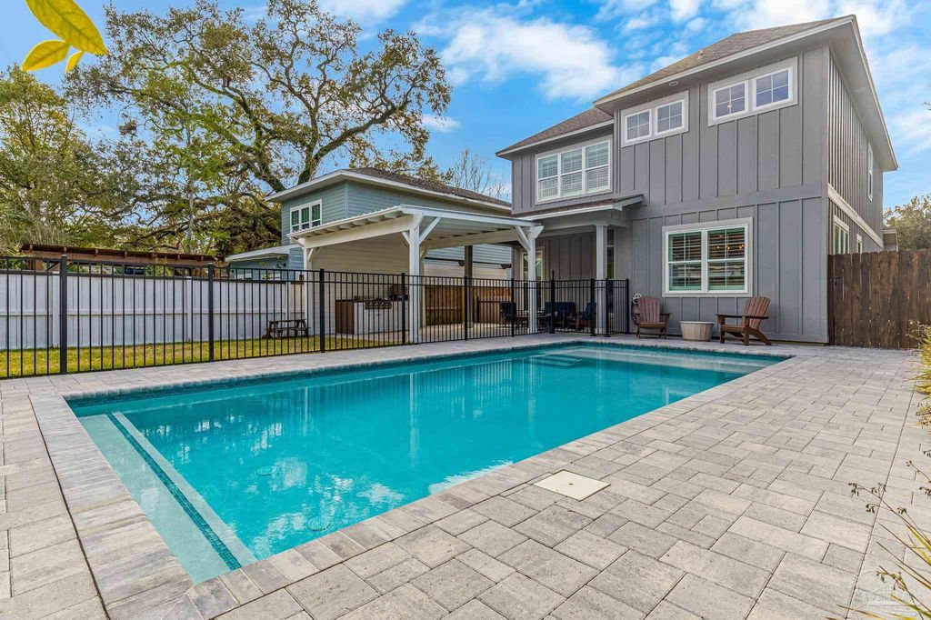 1360 N 10th Ave, Pensacola, FL 32506