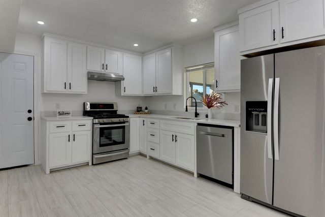 2313 Cagua Drive NE, Albuquerque, NM 87110