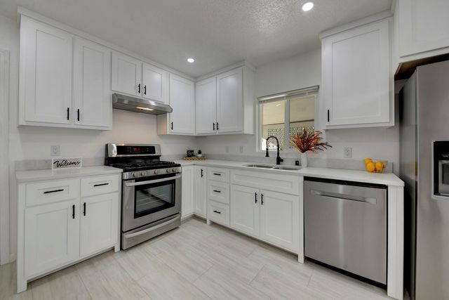 2313 Cagua Drive NE, Albuquerque, NM 87110