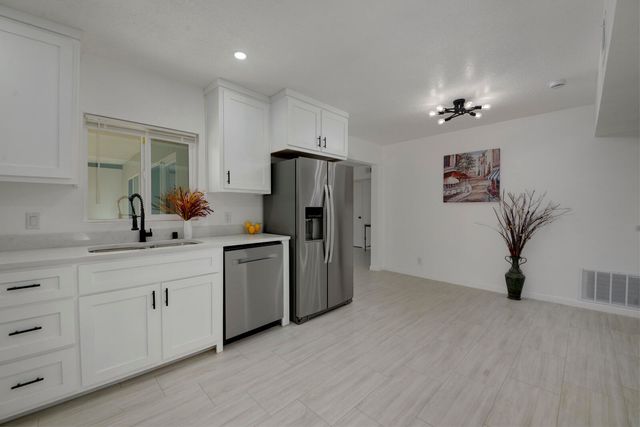 2313 Cagua Drive NE, Albuquerque, NM 87110