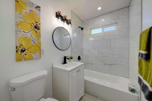 2313 Cagua Drive NE, Albuquerque, NM 87110