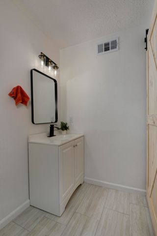 2313 Cagua Drive NE, Albuquerque, NM 87110