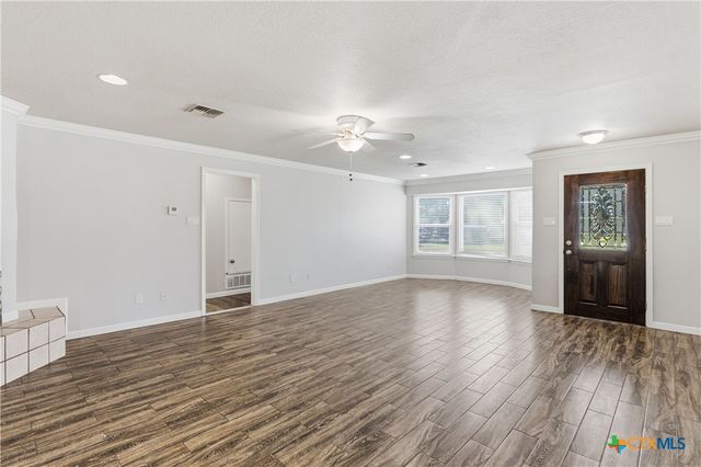 163 Lakeside Drive, Seguin, TX 78155