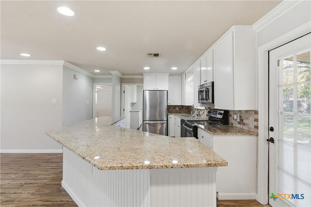163 Lakeside Drive, Seguin, TX 78155