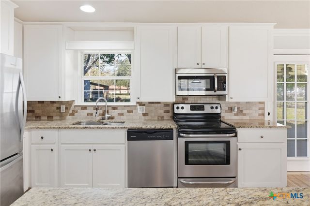 163 Lakeside Drive, Seguin, TX 78155