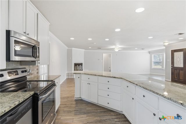 163 Lakeside Drive, Seguin, TX 78155