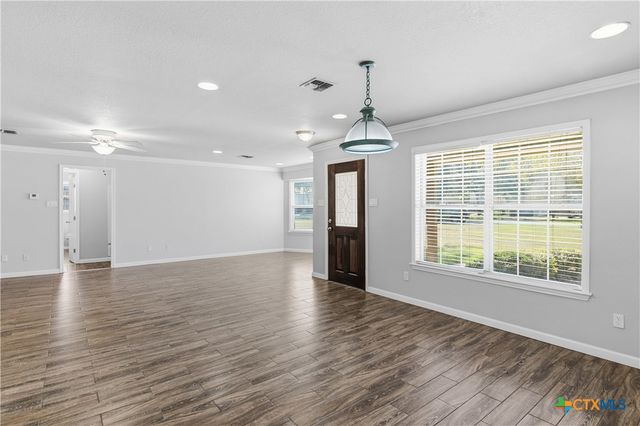 163 Lakeside Drive, Seguin, TX 78155