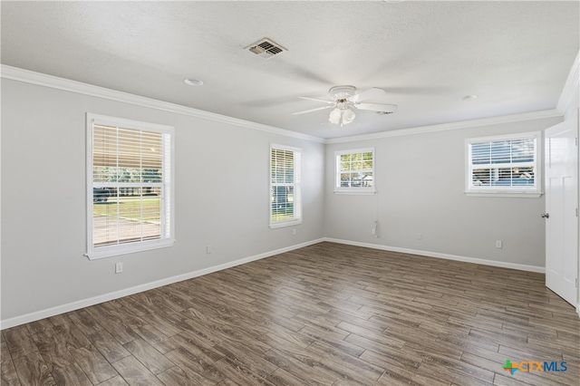 163 Lakeside Drive, Seguin, TX 78155