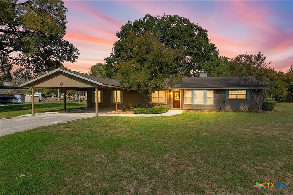 163 Lakeside Drive, Seguin, TX 78155