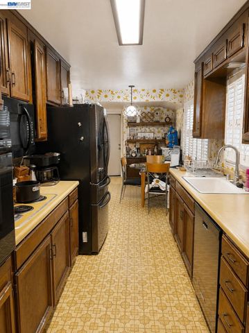 5814 Hemlock St, Sacramento, CA 95841