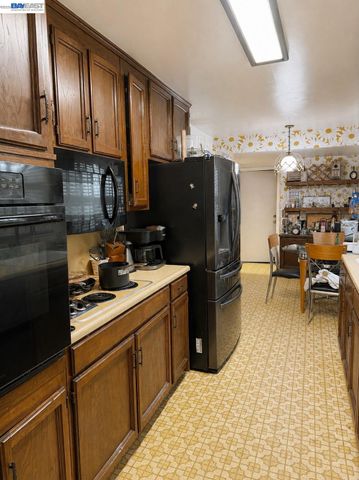 5814 Hemlock St, Sacramento, CA 95841