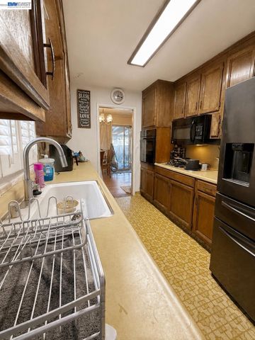 5814 Hemlock St, Sacramento, CA 95841