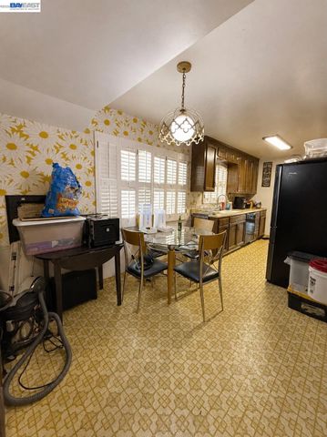 5814 Hemlock St, Sacramento, CA 95841